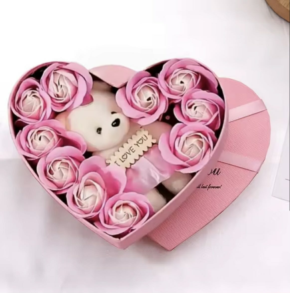 Róże z Misiem w Pudełku Serca - Różowe Deluxe
