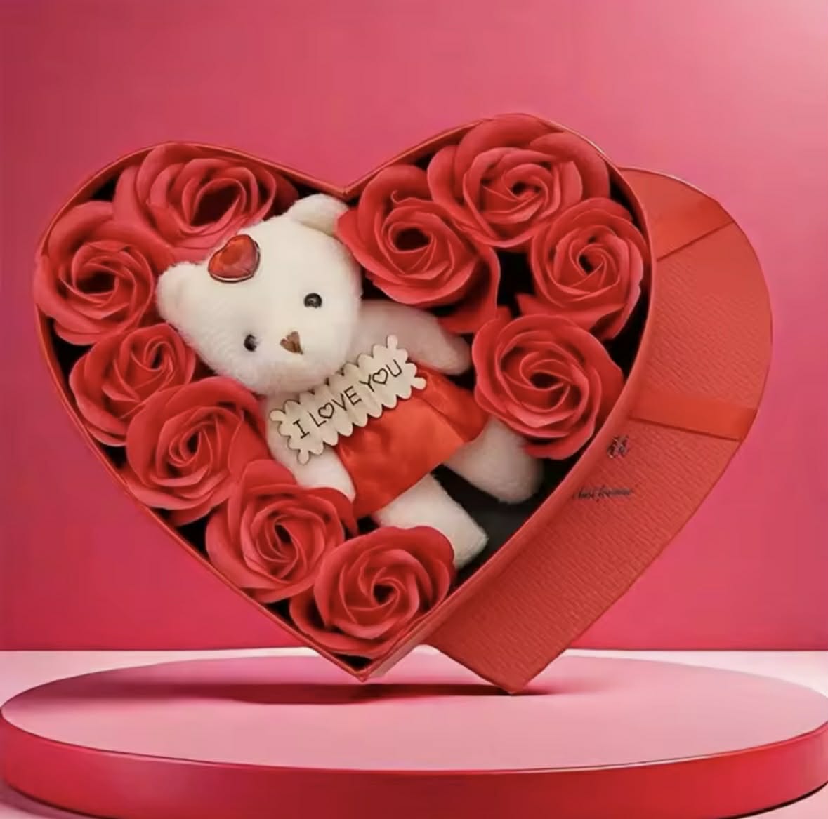 Róże z Misiem w Pudełku Serca - Czerwone
